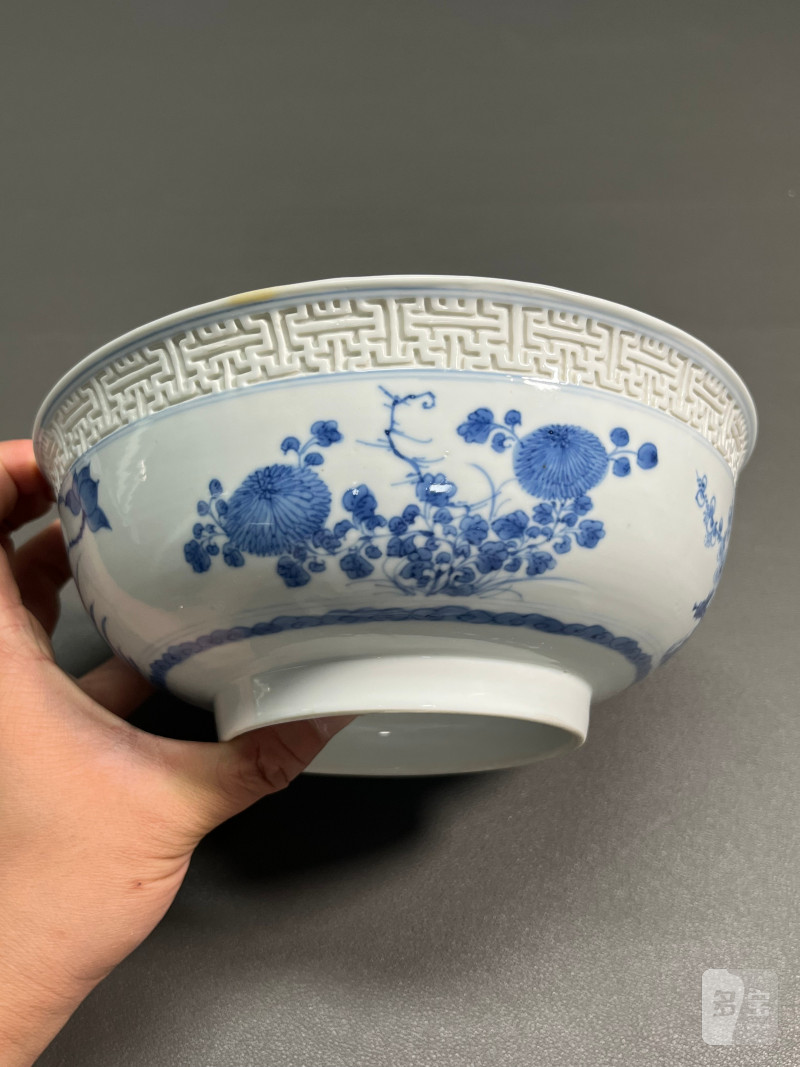 清康熙   青花浮雕回纹外折枝四季花卉内“麻姑献寿”图馒头心碗（一对） - 图16